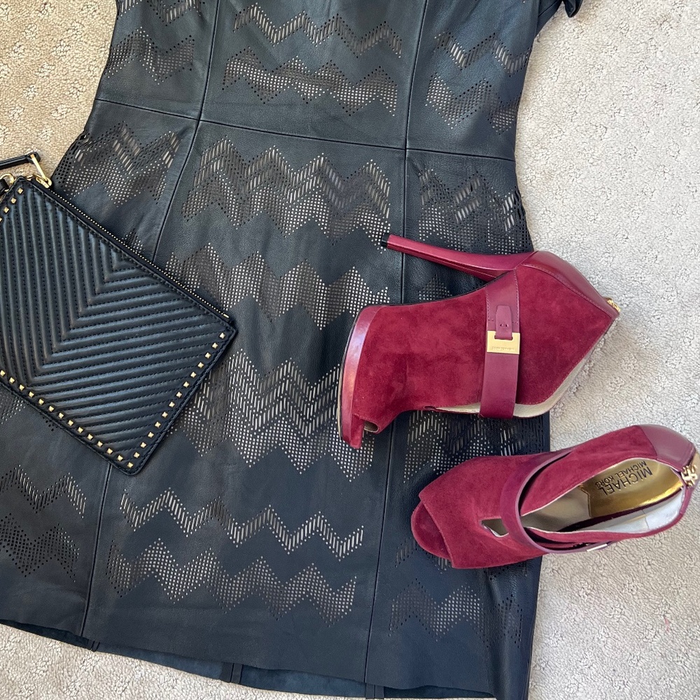 Michael Kors Guiliana Peep Toe Suede Ankle Booties in Burgundy SIZE 7.5 - Picture 3 of 10